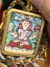 青藏源西藏純手繪扎基拉姆黃黑財(cái)神大黑天文殊菩薩藥師佛小唐卡佛牌吊墜 四臂觀音生肖鼠守護(hù)神4*5cm 曬單實(shí)拍圖