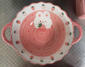 佩爾森（CERAMICS）陶瓷雙耳湯碗家用吃面碗湯面碗可愛(ài)少女心大號草莓兔子碗大碗餐具 草莓兔9.5雙耳湯碗+勺【1碗1勺】 曬單實(shí)拍圖