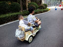 飛鴿兒童電動(dòng)雙人摩托車(chē)可坐大人2人男女孩寶寶1-8歲三輪車(chē)遙控玩具車(chē) 卡其色 藍(lán)牙遙控 雙驅(qū)12V4 音樂(lè) 親子車(chē)同乘  送生日周歲禮物 曬單實(shí)拍圖