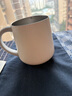 富光不銹鋼馬克杯帶蓋高顏值杯子咖啡杯316L保溫桌面水杯帶勺子 奶杏白（加購下單送鋼勺）450ml 曬單實(shí)拍圖