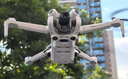 大疆（DJI）Mini 4 Pro無(wú)人機 全能迷你4航拍機 入門(mén)級高清專(zhuān)業(yè)無(wú)損豎拍御 智能跟隨全景拍攝全向避障超長(cháng)續航 Mini 4 Pro 標準版 官方標配 【免費禮包一】收納包 保護套 停機坪 爆 曬單實(shí)拍圖