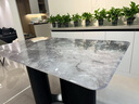 巖板餐桌保護膜耐高溫防燙大理石桌面茶幾廚房石英石臺面專(zhuān)用貼膜 巖板餐桌透明保護膜【送貼膜工具】 80厘米×80厘米長(cháng) 曬單實(shí)拍圖