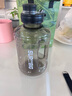 費施恩大容量水桶大容量塑料水杯大肚杯耐高溫夏季健身運動(dòng)水壺旅游必備 【帶吸管+提繩】黑色1600ml 曬單實(shí)拍圖