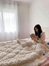 婷芙蘭羊羔絨被子冬季加厚單人被子1.8x2米冬被8-10斤保暖冬天棉被 卡其色【加厚保暖塔芙絨+羊羔絨冬被】 150x200cm【冬被約7斤】 曬單實(shí)拍圖