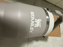 STANLEY拎拎杯吸管杯水杯保溫杯不銹鋼杯子大容量辦公車(chē)載591ML-煙灰 曬單實(shí)拍圖