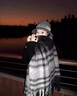 十竹圍巾女25新款秋冬保暖圍脖生日禮物女氛圍感韓系百搭格子時(shí)尚圍巾 黑灰色【保暖  顯白】 曬單實(shí)拍圖