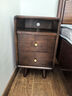 家逸 實(shí)木床頭柜現代簡(jiǎn)約床邊柜臥室床邊柜子收納儲物柜 銅素胡桃色 曬單實(shí)拍圖