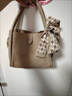 爾山集2025秋冬簡(jiǎn)約通勤質(zhì)感水桶包復古菜籃子百搭手提包單肩斜挎包女 水桶包【卡其送絲巾】 曬單實(shí)拍圖