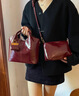 香微（XIANGWEI）2025年新款斜挎紅色結婚包包新娘包日?？捎酶邫n訂婚新婚新人禮物 紅色【禮袋禮盒裝+花束絲巾】 【婚禮實(shí)用大方包包】 曬單實(shí)拍圖