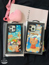 CASETIFY Sun-Kissed 三麗鷗家族系列 HelloKitty沙灘草裙舞 適用于iPhone16/15 Plus/Pro/Max手機(jī)殼 透明黑框Magsafe iPhone 16 Pro 曬單實(shí)拍圖