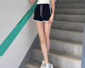 真維斯（JEANSWEST）美式運(yùn)動(dòng)短褲女夏季薄款2025年新款爆款休閑外穿跑步顯瘦辣妹熱褲 黑色 純色 M 曬單實(shí)拍圖