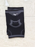美津濃（MIZUNO）兒童護(hù)膝運(yùn)動籃球?qū)Ｓ米o(hù)腿套跑步防摔過膝男足球膝蓋護(hù)具M(jìn)黑色2只 曬單實拍圖