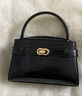 CHARLES&KEITH鱷魚(yú)紋凱莉包手提斜挎婚包包女包生日禮物CK2-50270880-1 Black黑色 S 曬單實(shí)拍圖