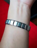 芯奢防靜電手環(huán)痞帥高檔霸氣鈦鋼磁石手鏈男士款磁鐵男潮潮流行小眾 手鏈黑間金+送調節器 曬單實(shí)拍圖