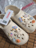 名創(chuàng)優(yōu)品（MINISO）洞洞鞋女款2025新款eva防滑防臭沙灘鞋增高涼拖鞋女夏季外穿 卡其+海洋星星(10個(gè))滴塑 36-37 曬單實(shí)拍圖