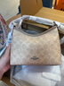 蔻馳（COACH）【品牌直供】LAUREL女士小號HOBO手提單肩流浪包 沙黃色拼灰褐色 曬單實拍圖