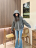 鴨鴨露營(yíng)羽絨服女2025冬季短款韓版工裝街頭休閑加厚連帽鴨絨外套 淺灰色 M (建議110-130斤) 曬單實(shí)拍圖