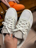 斯凱奇（Skechers）暮光鞋丨運動(dòng)跑鞋男女款高回彈輕質(zhì)吸震綁帶休閑鞋跑步鞋 女款-白色/灰褐色/WTP 37 曬單實(shí)拍圖