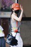 名創(chuàng)優(yōu)品（MINISO）洞洞鞋男女夏季外穿涼鞋防滑厚底踩屎感包頭涼拖鞋 卡其+趣味零食 曬單實拍圖