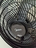 美的（Midea）電風(fēng)扇家用輕音搖頭立式20吋大頭扇交流定頻落地扇辦公室循環(huán)扇工業(yè)12米距遙控定時(shí)電扇FS45-23DR 曬單實(shí)拍圖