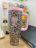 野獸派家居（tbh）三麗鷗HelloKitty巨無霸保溫杯吸管隨行杯不銹鋼保冷水杯七夕禮物 巨無霸保溫杯 經(jīng)典豹紋 1200ml (含mini收納包掛件) 曬單實拍圖