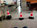 卓瑞達(dá) 橡膠路錐 反光錐路障錐雪糕筒錐形桶警示柱交通設(shè)施公路安全錐三角錐 帶提環(huán)高60cm橡膠圓錐重2斤 曬單實(shí)拍圖