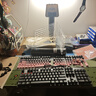 羅技（Logitech）K845機(jī)械鍵盤 有線鍵盤 辦公電腦打字鍵盤  電競游戲發(fā)光全尺寸個(gè)性化定制鍵帽 K845紅軸+黑莓透光鍵帽+桌墊 曬單實(shí)拍圖