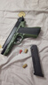 1911格洛克自動(dòng)連發(fā)拋殼空掛玩具槍沙漠鷹之反吹軟彈手槍兒童男孩 1911柯?tīng)柼?軍綠【自動(dòng)連發(fā)】 20彈+6彈殼+1彈夾 曬單實(shí)拍圖