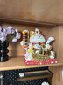 吉貓堂招財貓擺件開(kāi)業(yè)大號自動(dòng)搖手店鋪前臺家居客廳裝飾發(fā)財貓送禮禮品 32CM高【我為財運舉大旗】當次日達 【禮盒+坐墊+圍脖】電池插電兩用 曬單實(shí)拍圖
