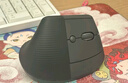 羅技（Logitech）Lift人體工學(xué)鼠標(biāo) 垂直鼠標(biāo) 小手鼠標(biāo) 無線藍(lán)牙鼠標(biāo) 3臺設(shè)備秒切換 帶Logi Bolt接收器 黑色 曬單實拍圖