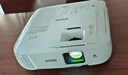 愛普生（EPSON）CB-982W 投影機(jī) 投影儀辦公 培訓(xùn)（4200流明 高清 雙HDMI接口 支持側(cè)面投影）【上門安裝】 曬單實(shí)拍圖