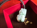 周大生【保價(jià)11.11】翡翠貔貅吊墜飄花情侶款瑞獸玉石掛件送媽媽 曬單實(shí)拍圖