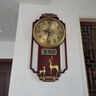 康巴絲（Compas）新中式輕奢日歷掛鐘2025新款家用時(shí)尚時(shí)鐘客廳鐘表掛墻高檔大氣 福鹿紅木紋（AI智能自動對時(shí)） 曬單實(shí)拍圖