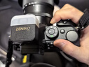 ZENIKO小閃 ZF08 ZF04迷你閃光燈 通用熱靴觸點(diǎn)連拍高亮閃光小巧便攜復古高顏值鋁合金外殼閃光燈 ZF08閃光燈【黑色款】+柔光盒 曬單實(shí)拍圖