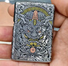 ZIPPO打火機(jī)之寶防風(fēng)煤油 招財(cái)進(jìn)寶-全包徽章特制版 龍紋雕花含油禮盒 曬單實(shí)拍圖