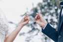 萌客朵 婚戒對戒仿真鉆戒婚禮道具結婚假鉆石戒指開(kāi)口可調節求婚儀式 星織仿真鉆戒1對【含2個(gè)單戒盒】 曬單實(shí)拍圖