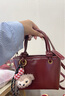 京智今年流行包包女秋冬百搭新款潮時(shí)尚斜挎手提小拎包水桶包 酒紅色【送掛件】 曬單實(shí)拍圖