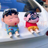 SMVP蠟筆小新汽車擺件小車內(nèi)飾品卡通可愛(ài)車載后備箱車頂車外裝飾用品 (12cm飛行員藍(lán)小新+紅小新)贈(zèng)送無(wú)痕貼 曬單實(shí)拍圖