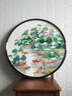 瑪朵維汀 荷花九魚(yú)圖新中式圓形裝飾畫(huà)玄關(guān)刺繡掛畫(huà)蘇繡餐廳背景墻壁畫(huà) 九魚(yú)圖 直徑80cm 曬單實(shí)拍圖