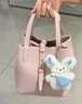 CHARLES&KEITH25秋新品簡(jiǎn)約通勤手提水桶包菜籃子包生日禮物CK2-10151518 Cotton Candy Pink棉花糖粉 S 曬單實(shí)拍圖