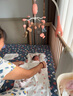 伊貝智床鈴嬰兒玩具0-6個(gè)月床頭搖鈴新生兒寶寶旋轉(zhuǎn)動(dòng)新生兒見面禮掛件 粉色-遙控-投影-禮盒-充電套裝 0-3個(gè)月0-1歲床掛件吊鈴 曬單實(shí)拍圖