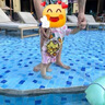 B.Duck小黃鴨嬰幼兒泳衣女寶寶連體短袖游泳裝備可愛女孩泡溫泉兒童泳衣 曬單實(shí)拍圖