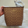 蔻馳（COACH）【官方授權店】女士小號單肩斜挎水桶包PVC配皮送女友禮物CT800 IMXHE深卡其(保稅倉) 曬單實(shí)拍圖