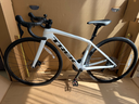 崔克（TREK）線(xiàn)上專(zhuān)供款 EMONDA SL 4 碳纖維油壓碟剎輕量爬坡公路自行車(chē) 白色 直郵到家 47CM（建議身高156-161CM） 20速 曬單實(shí)拍圖