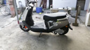 綠源電動摩托車旋風【續(xù)航100km-6塊鉛酸電池-1200W電機】液壓減震29L大容量座桶 液冷電機質保十年 灰 曬單實拍圖