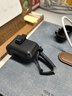 Smorss適用AirPods4保護(hù)套蘋(píng)果四代保護(hù)套無(wú)線藍(lán)牙耳機(jī)保護(hù)殼 全包防摔減震升級(jí)自動(dòng)彈蓋 黑色+掛鉤 曬單實(shí)拍圖