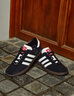 adidas「T頭鞋」STADT經(jīng)典時(shí)尚薄底運(yùn)動(dòng)板鞋男女阿迪達(dá)斯三葉草   黑色/漢玉白/淺猩紅   42 曬單實(shí)拍圖
