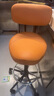 柏蘭莎簡(jiǎn)約中老年廚房炒菜椅子可升降旋轉前臺收銀椅美甲師理發(fā)師靠背椅 暖橘色靠背款+腳踏（1級氣桿） 黑鋼架-順滑靜音輪 曬單實(shí)拍圖