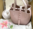 CHARLES&KEITH25秋新品簡(jiǎn)約通勤手提水桶包菜籃子包生日禮物CK2-10151518 Cotton Candy Pink棉花糖粉 S 曬單實(shí)拍圖