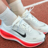 耐克（NIKE）男鞋跑步鞋 25秋季新款運(yùn)動(dòng)鞋VOMERO PLUS馬拉松運(yùn)動(dòng)鞋透氣網(wǎng)面鞋 【軟彈減震】100-烈焰疾風(fēng) 41 （內(nèi)長260mm） 曬單實(shí)拍圖